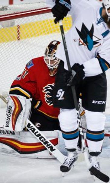 Hamilton's late goal third lifts Flames over Sharks 3-2 (Jan 11, 2017)